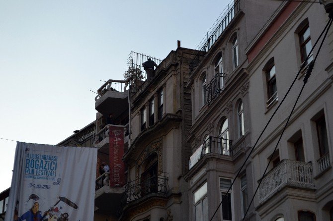 İstiklal Caddesi’nde İntihar Girişimi