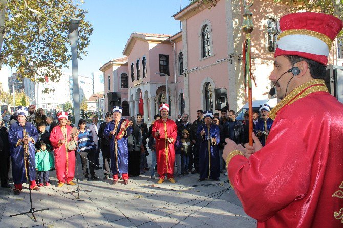 Elazığ’da Mehter Takımı Ve Halk Oyunları Gösterisi Yapıldı