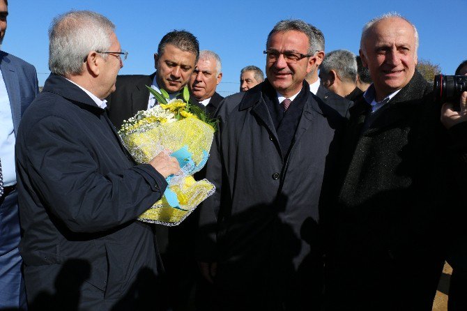 Aziz Yıldırım, Gebze’de Yapılacak Olan Tesislerin Arazisini Gezdi