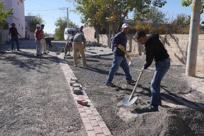 Haliliye’den Gürcütepe’de Parke Taşı Döşeme Çalışması