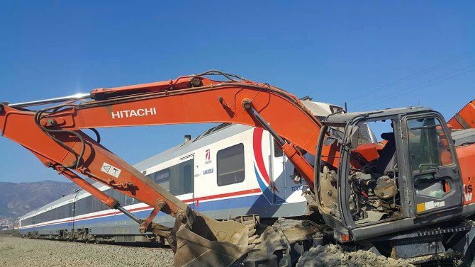 İzmir’de Feci Tren Kazası: 5 Yaralı