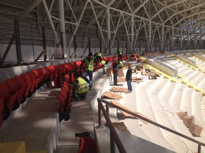 Malatya Arena Stadında Koltuk Monte Edilmesi İşlemine Başladı