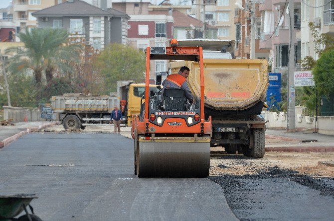 Muratpaşa Belediyesi Asfalt Yenileme Çalışmalarına Devam Ediyor