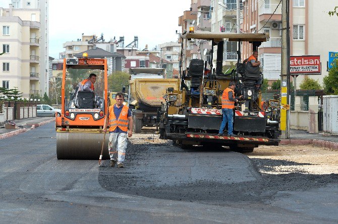 Muratpaşa Belediyesi Asfalt Yenileme Çalışmalarına Devam Ediyor