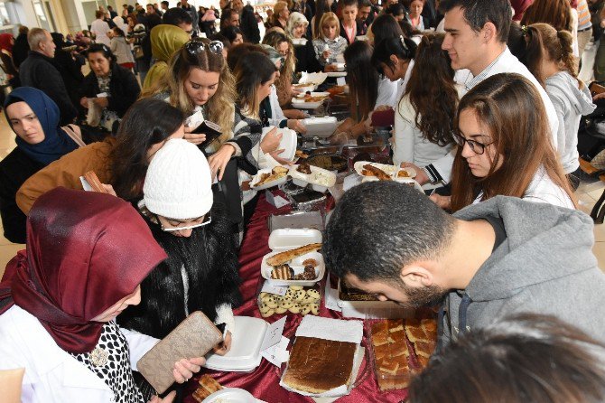 Öğrencilerden Lösemili Çocuklar İçin Kermes