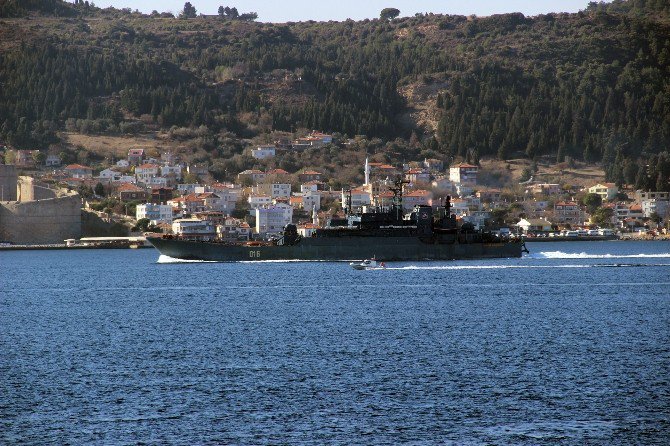 Rus Savaş Gemisi Çanakkale Boğazı’ndan Geçti