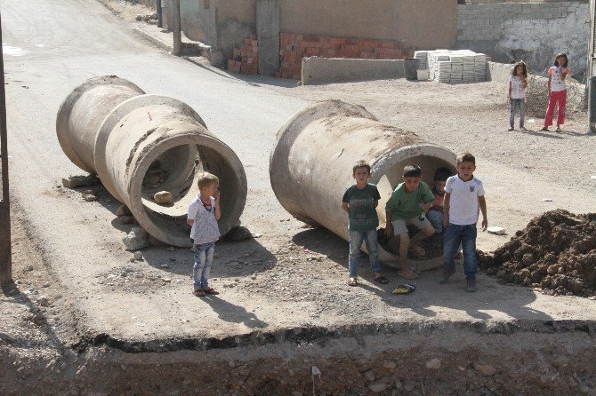 Silopi’ye Yeni Kanalizasyon Boruları Döşendi