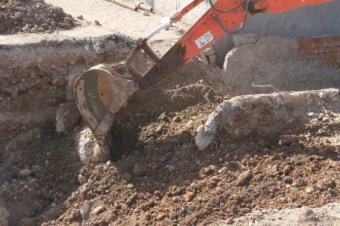 Silopi’ye Yeni Kanalizasyon Boruları Döşendi