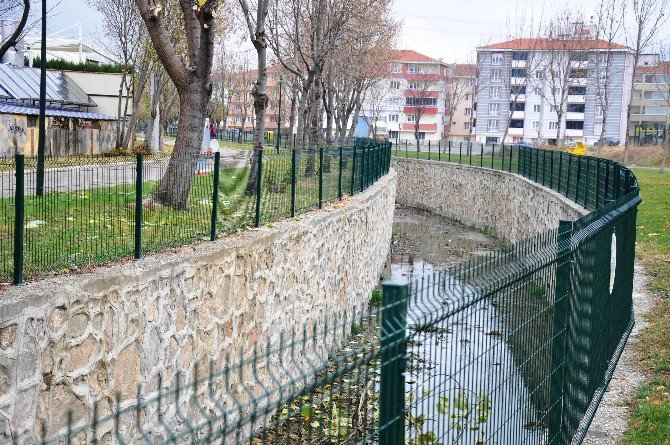 Kanal Boyundaki Çevre Düzenlemesinin İkinci Etap Çalışmaları Tamamlandı