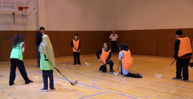 İhlas Eğitim Kurumları’nda Florbol Heyecanı