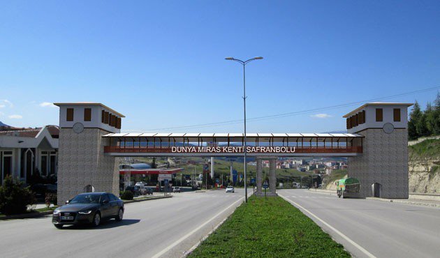 Safranbolu’ya Saat Kulesi Görünümünde Üst Geçit