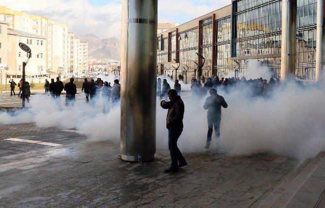 Bekir Kaya’nın Gözaltına Alınması Protesto Eden Belediye Çalışanlarına Müdahale