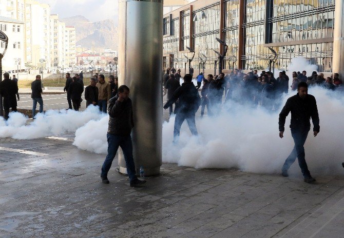 Bekir Kaya’nın Gözaltına Alınması Protesto Eden Belediye Çalışanlarına Müdahale