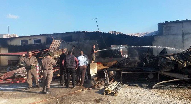 Alanya’da Korkutan Çifte Yangın