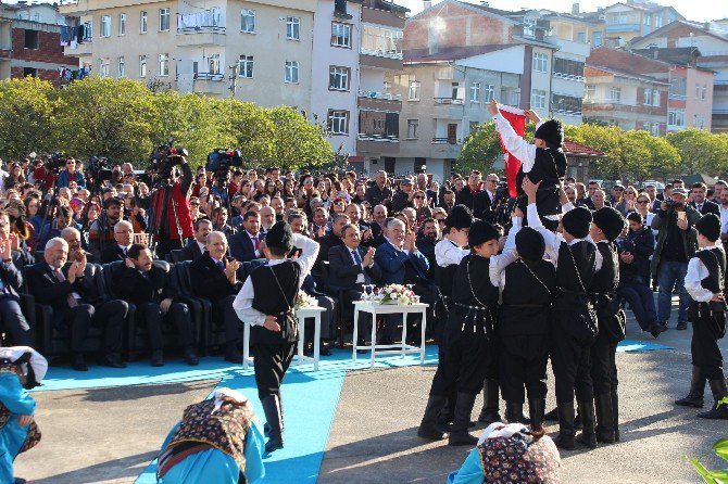 Başbakan Yardımcısı Kurtulmuş, Ömer Halisdemir Spor Kompleksi’nin Açılışını Yaptı