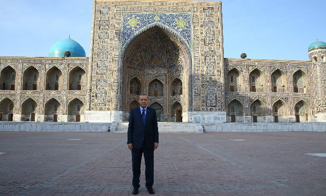 Cumhurbaşkanı Erdoğan, Semerkant’ta Registan Meydanı’nı Gezdi