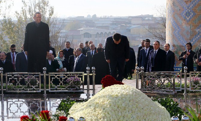 Erdoğan’dan, Özbekistan Birinci Cumhurbaşkanı Kerimov’un Mezarına Ziyaret
