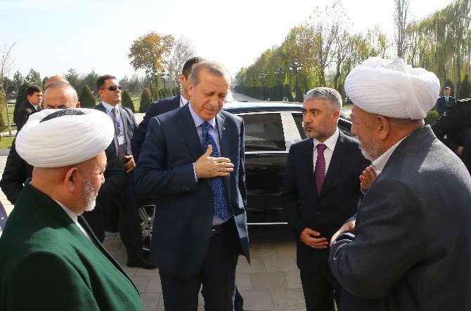 Cumhurbaşkanı Erdoğan’dan İmam Buhari Türbesine Ziyaret