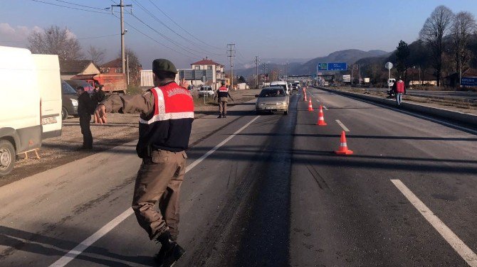 Jandarma Ekipleri Araçları Didik Didik Aradı