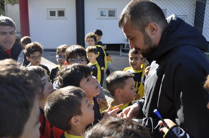 Gkv’li Futbolculardan Gaziantepspor’a Baklavalı Doping