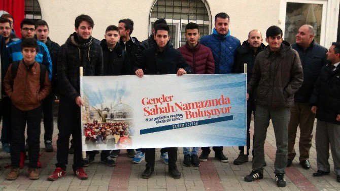 Tekirdağ’da Gençler Sabah Namazında Buluştu