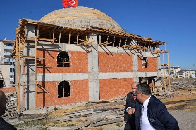 Başkan Yağcı, Cuma Namazı Sonrası Yavuz Sultan Selim Camii’nde İncelemelerde Bulundu