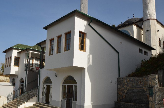 Karadağ’da Bandzovo Brdo Camii Kültürel Aktivite Merkezi Yenilendi