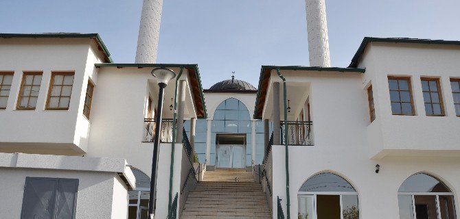 Karadağ’da Bandzovo Brdo Camii Kültürel Aktivite Merkezi Yenilendi