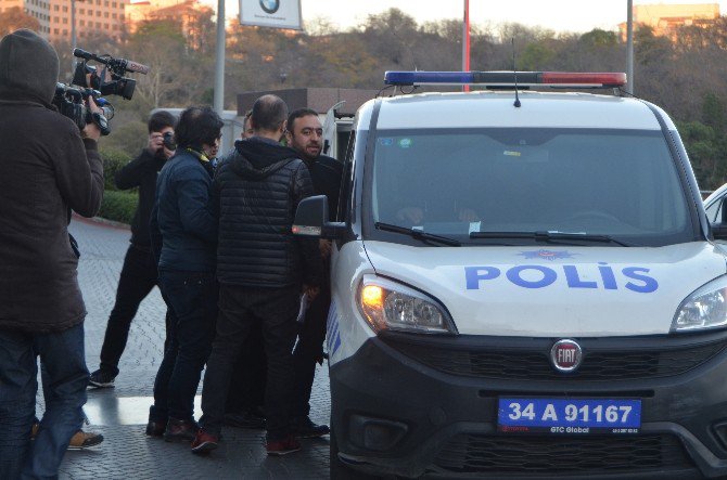 İstanbul’da Ünlü Plazaya Alacaklı Baskını