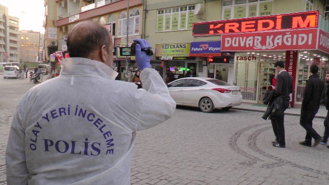 Pompalı Tüfeği Temizlerken Genç Kadını Ağır Yaraladı