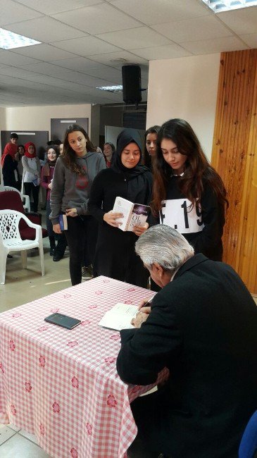 ‘Muhteşem Tasarım’ Kitabının İmza Günü Düzenlendi