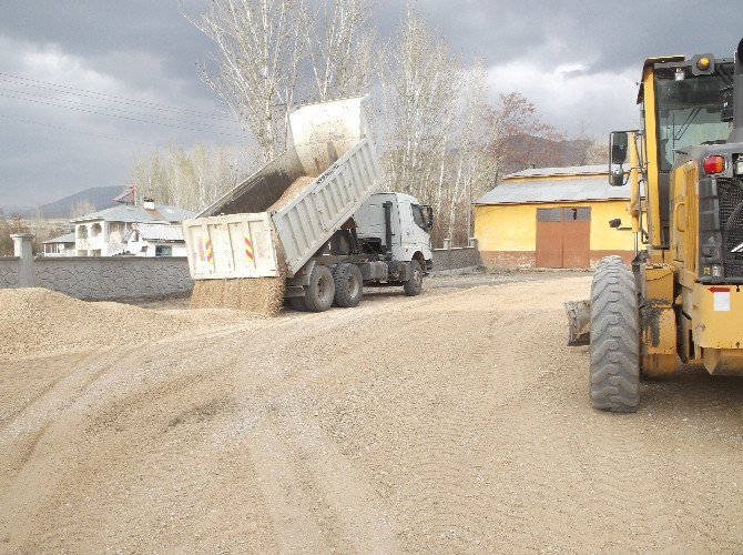 Varto’da Yollar Sıcak Asfaltla Tanışacak