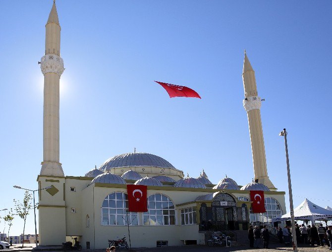 Mus’ab Bin Umeyr Camisi İbadete Açıldı