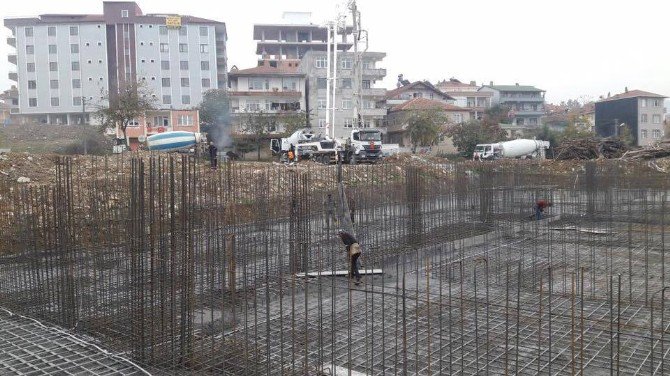 Akçakoca Spor Salonu İnşaatı Yükseliyor