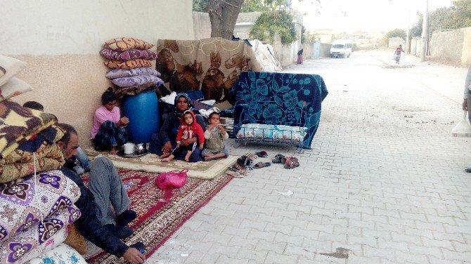 Kirayı Ödeyemeyince Çocuklarıyla Sokakta Kaldı