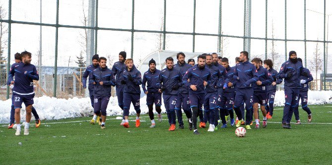 Soğuk Havaya Rağmen, Bb Erzurumspor Antrenmanı Nefes Kesti