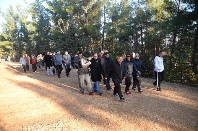 ’Yeni Türkiye Yolunda Geleceğe Emin Adımlarla’’ Temalı Yürüyüş