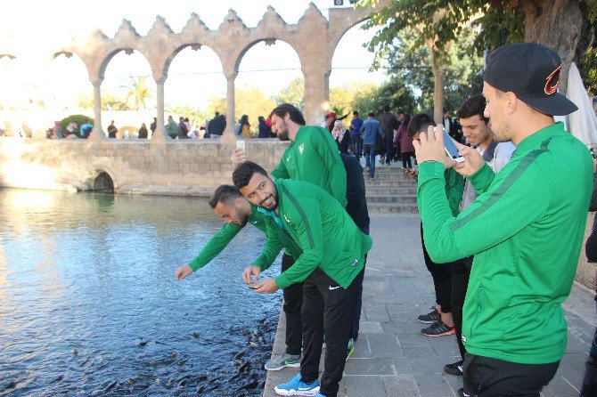 Denizlisporlu Futbolcular Balıklıgöl’ü Gezdi