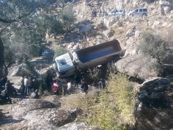 Yoldan Çıkan Maden Kamyon Kayalıklara İndi