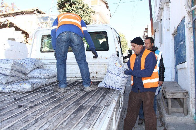 Kuşadası Belediyesi’nden 3 Bin Aileye Kömür Yardımı