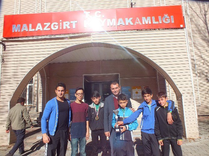 Malazgirt Alparslan Ortaokulu Öğrencilerin Atletizm Başarı