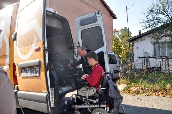 Pendik Belediyesi’nden Engelli Çocuğa Yardım Eli