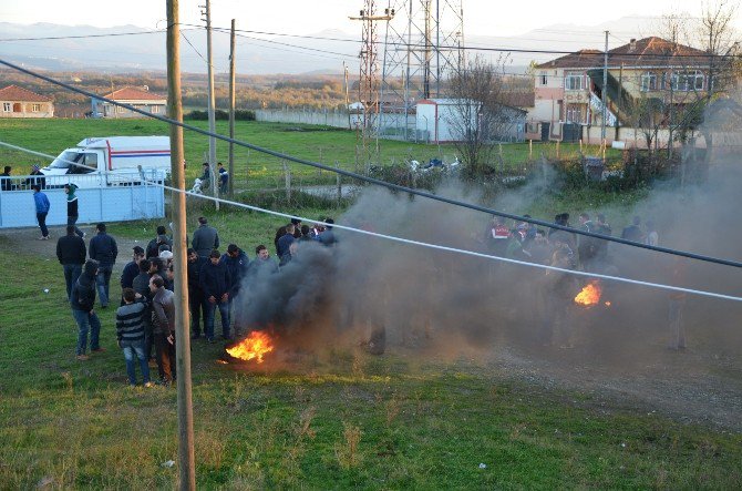 Borçtan Suları Kesilen Mahalleli Eylem Yaptı