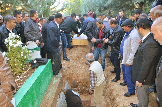 Maden Faciasında Ölen Batmanlı İşçi Gözyaşları Arasında Toprağa Verildi