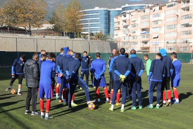 Karabükspor 3 Eksikle İstanbul’a Gitti