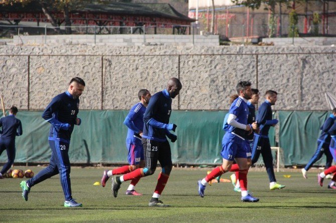 Karabükspor 3 Eksikle İstanbul’a Gitti