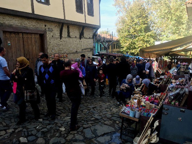 Cumalıkızık’a Turist Akını