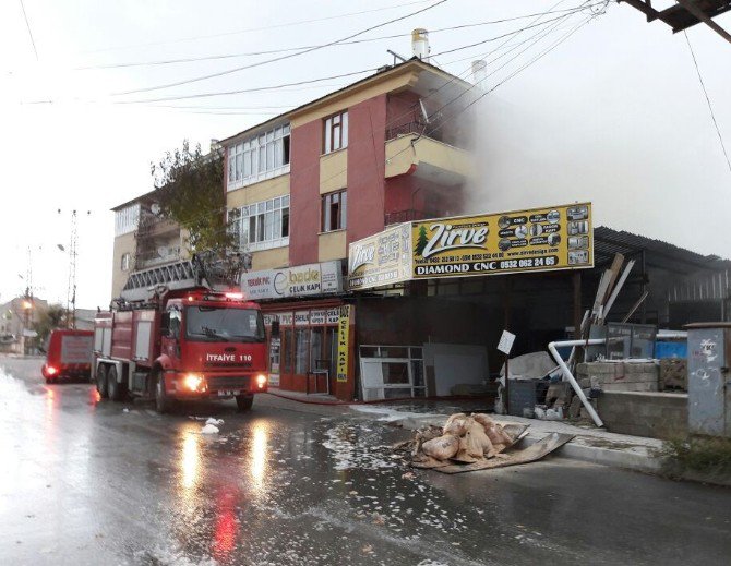 Açılışını Yapacakları İş Yeri Çıkan Yangında Kül Oldu