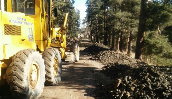 Büyükşehir Dağ-taş Demeden Yol Yapıyor