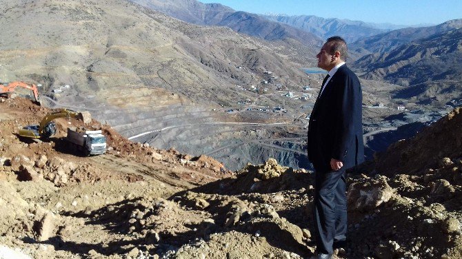 Eski Ab Bakanı Egemen Bağış Heyelanın Yaşandığı Maden Ocağında